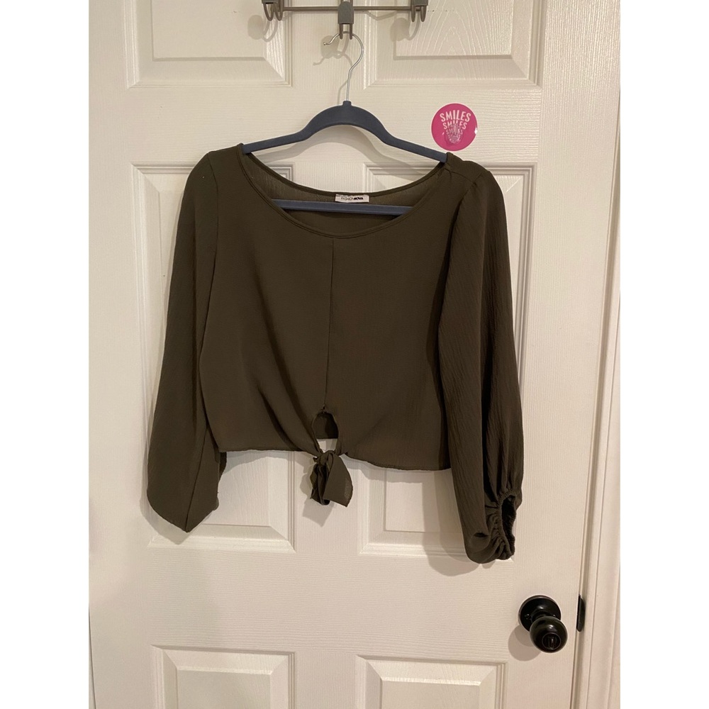 Knot tie crop top blouse